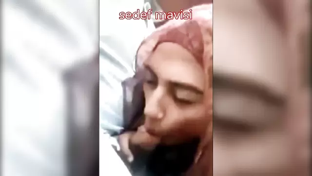 Осетинка в платке красиво сосет член